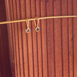 ◇玫瑰切割天然藍寶石純金夾式耳環 ◇K24純金+天然藍寶石（一隻耳朵） 第10張的照片