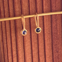 ◇玫瑰切割天然藍寶石純金夾式耳環 ◇K24純金+天然藍寶石（一隻耳朵） 第11張的照片