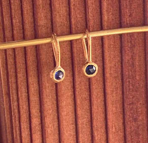 ◇ローズカット天然サファイア 純金クリップピアス◇K24 Pure Gold+Natural Sapphire（片耳分） 11枚目の画像