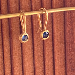 ◇ローズカット天然サファイア 純金クリップピアス◇K24 Pure Gold+Natural Sapphire（片耳分） 8枚目の画像