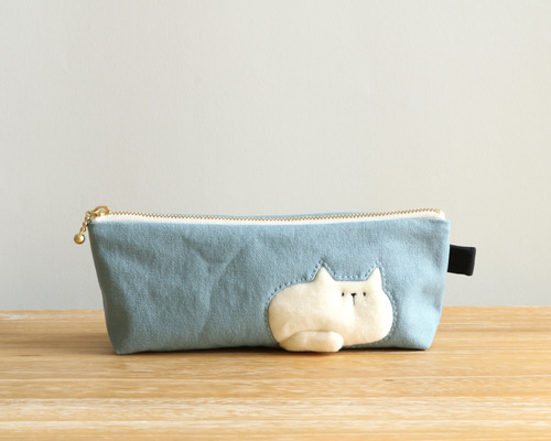 ペンケースで一休みする猫のペンケース(白猫 アッシュブルー ) ペン