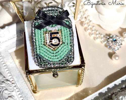 ビーズ刺繍 コスメブローチ ✳︎mint greenの香水瓶✳︎ ブローチ