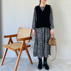 【再販】重ね着に最適な サイドスリット ニットベスト  リニューアル【サイドリボンニットベスト】 1枚目の画像