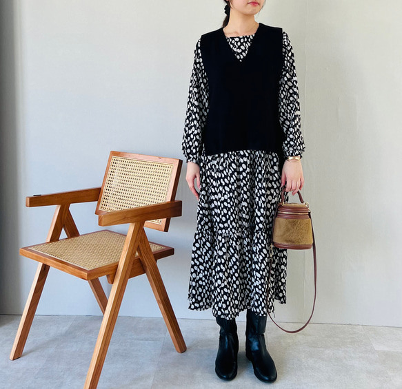 【再販】重ね着に最適な サイドスリット ニットベスト  リニューアル【サイドリボンニットベスト】 1枚目の画像