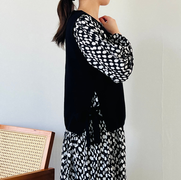 【再販】重ね着に最適な サイドスリット ニットベスト  リニューアル【サイドリボンニットベスト】 3枚目の画像