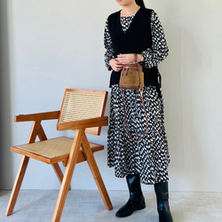 【再販】重ね着に最適な サイドスリット ニットベスト  リニューアル【サイドリボンニットベスト】 2枚目の画像