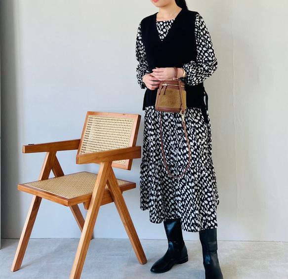 【再販】重ね着に最適な サイドスリット ニットベスト  リニューアル【サイドリボンニットベスト】 2枚目の画像