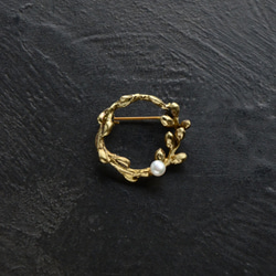 Wreath / brooch M - Pearl 2枚目の画像