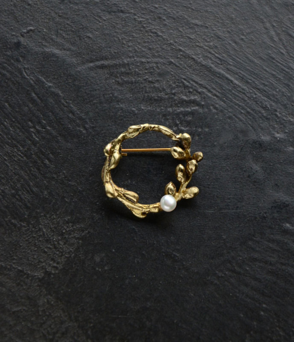 Wreath / brooch M - Pearl 2枚目の画像
