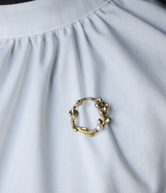 Wreath / brooch M - Pearl 4枚目の画像