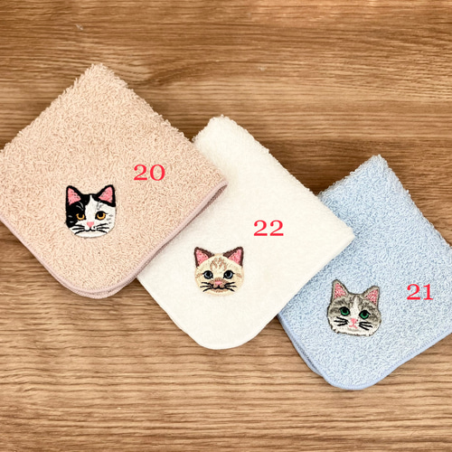 猫さん刺繍の白い泉州ハンカチタオル♬ ハンカチ・手ぬぐい Reona