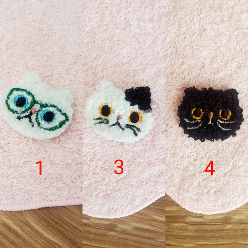 猫さん刺繍の白い泉州ハンカチタオル♬ ハンカチ・手ぬぐい Reona
