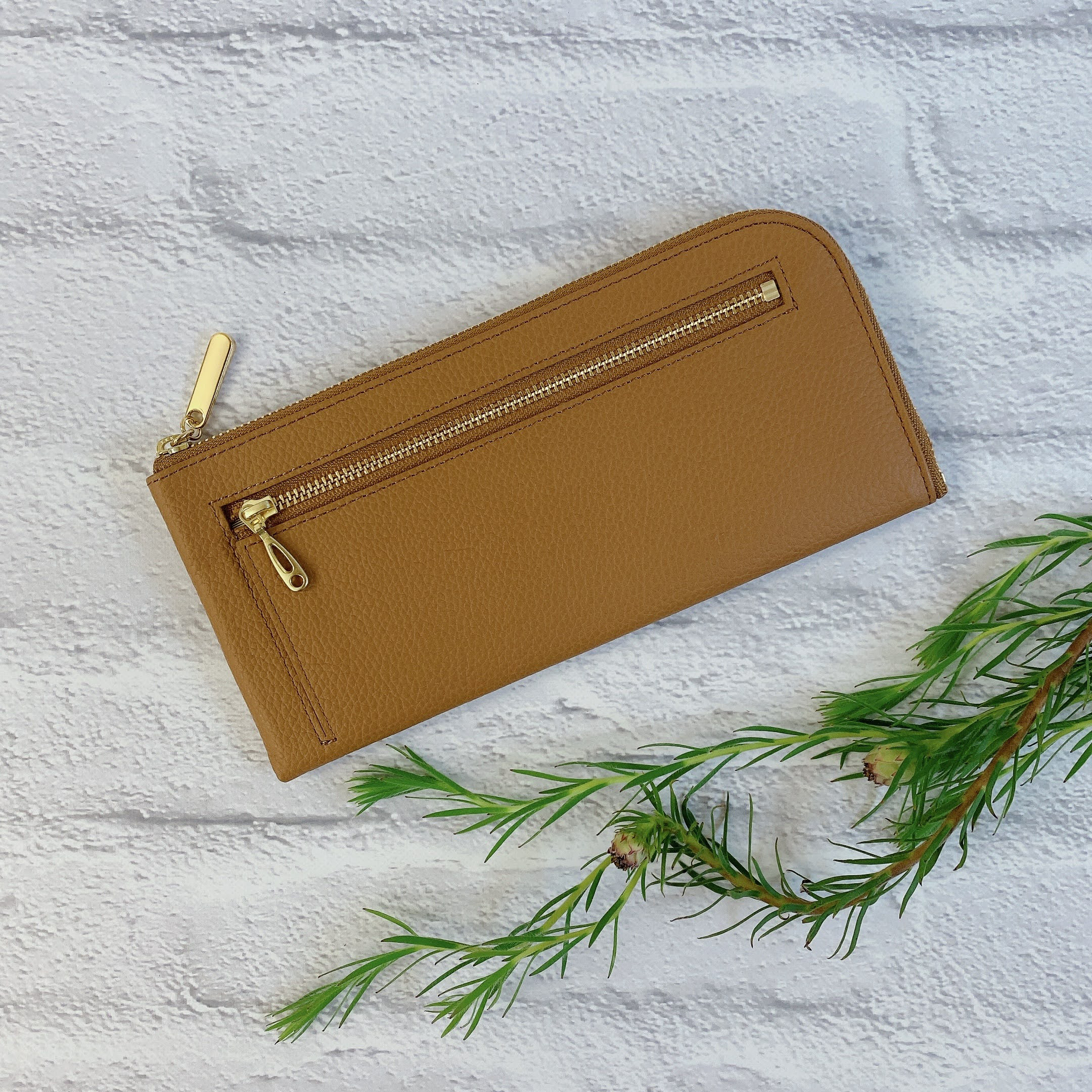 薄くて軽くて大容量なL字長財布 14枚カードポケット 牛革シュリンク ブラウン Squeeze