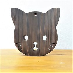 　にゃんこ鍋敷き　猫　猫顔　木製鍋敷き　なべしき　焼杉　無塗装　　 1枚目の画像