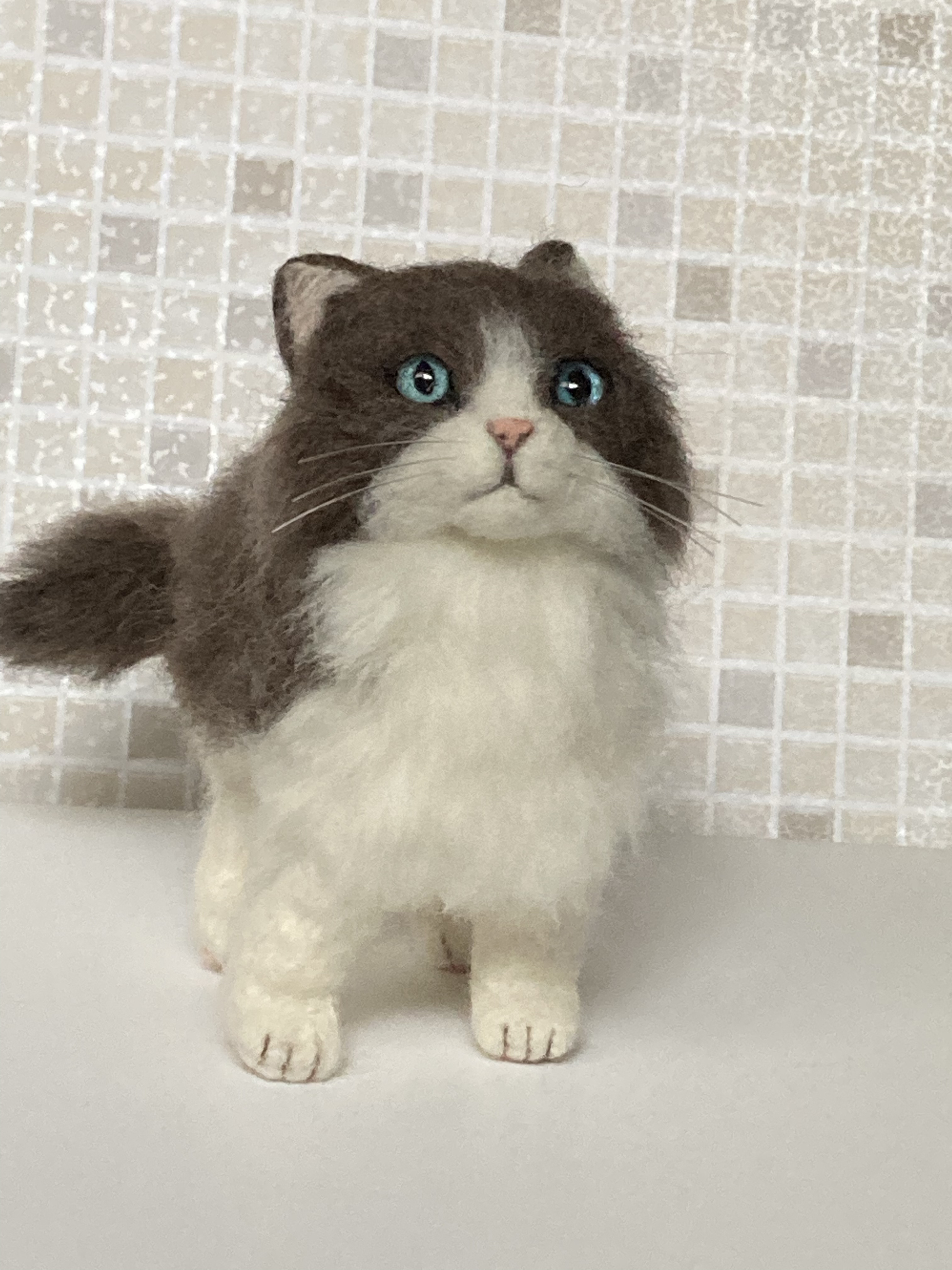 紫イメージ　猫アートドール【ハンドメイド　 羊毛フェルト ぬいぐるみ 紫イメージ 猫アートドール【ハンドメイド 羊毛フェルト ぬいぐるみ