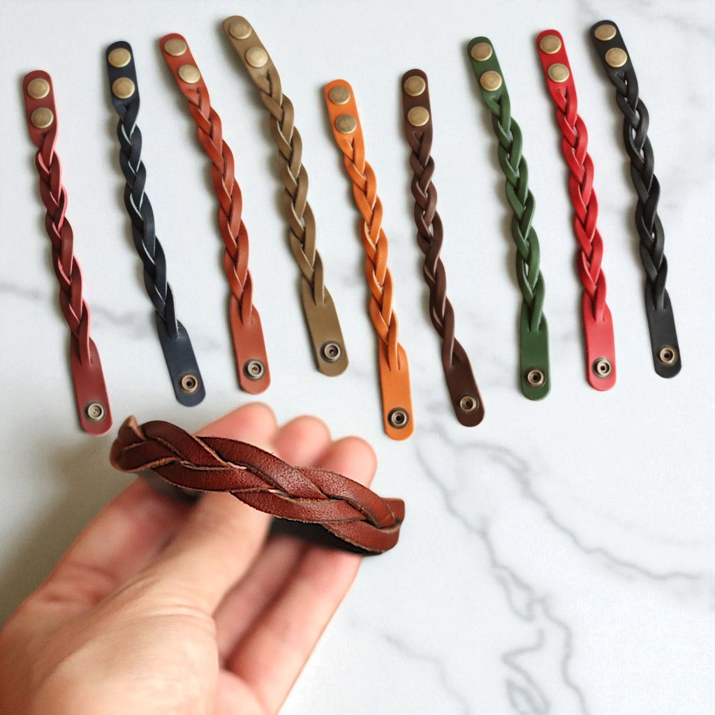 ネリ｜三つ編みレザーブレスレット【革10色】｜2段階のボタン式