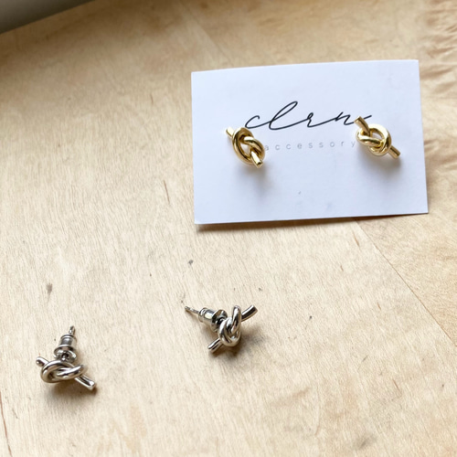 アレルギー対応〟ニッケルフリー 結び目ピアス ノットピアス シルバー