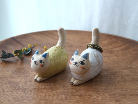 陶器で作った ネコのリングホルダー ( 黄色 / 白色 ) 1枚目の画像