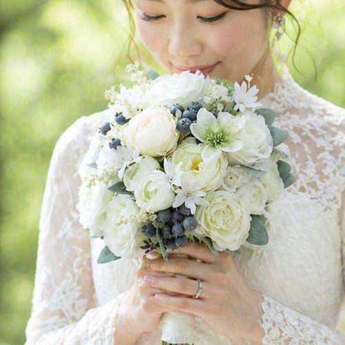 上品 清楚 白バラのナチュラルブーケ｜人気 前撮り フォト婚 海外