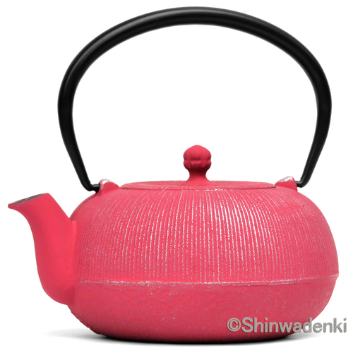 お取り寄せ】南部鉄器 ティーポット 急須 平丸千筋 0.7L 銀/ピンク