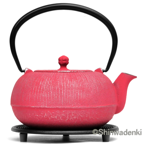 お取り寄せ】南部鉄器 ティーポット 急須 平丸千筋 0.7L 銀/ピンク