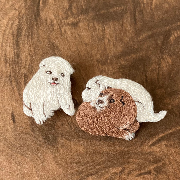 円山応挙　犬　置き物 円山応挙 「朝顔狗子図杉戸」の手刺繍ミニブローチセット(右戸