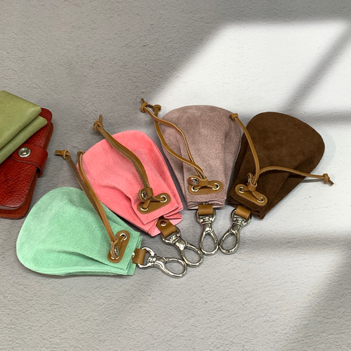 巾着風の可愛い アクセサリーケース.スエード素材 巾着風の可愛い アクセサリーケース.スエード素材 巾着風の可愛い