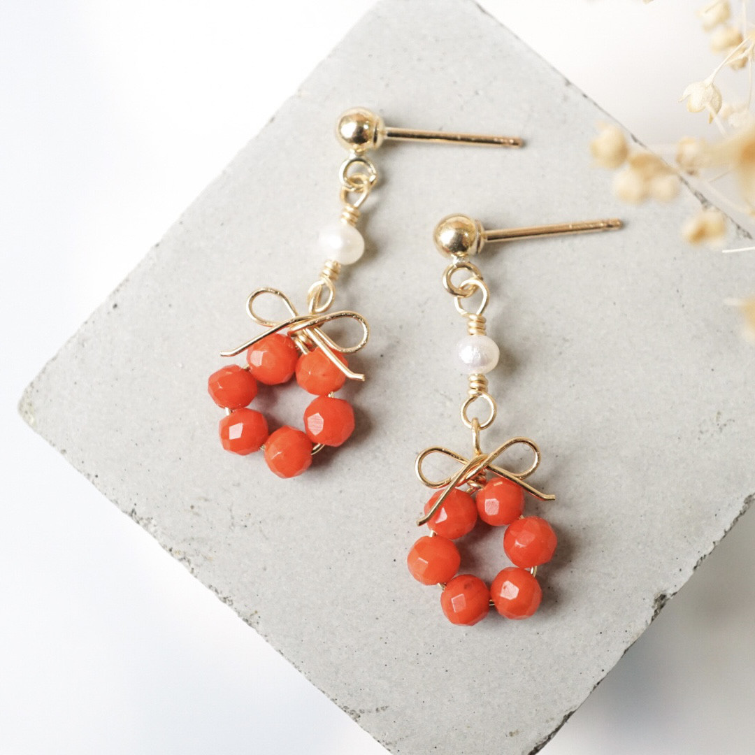 「椿の花結」ピアス イヤリング 赤珊瑚 淡水パール リボン 天然石 誕生石 華奢 母の日 14kgf ゴールド