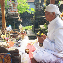 免運費 [Silver925] 由峇裡島僧侶祈禱並淨化的心形海藍寶石銀療癒項鍊。 第10張的照片