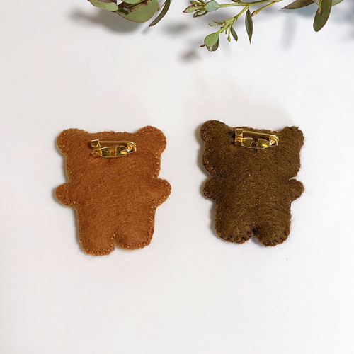 くまブローチ フェルトマスコット ブローチ ちいさなうさぎ 通販