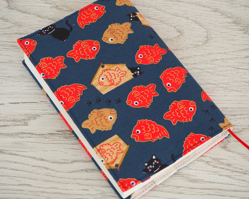 文庫本】ゴムバンド栞付ブックカバー 手帳カバー☆鯛 たい焼き☆黒ネコ