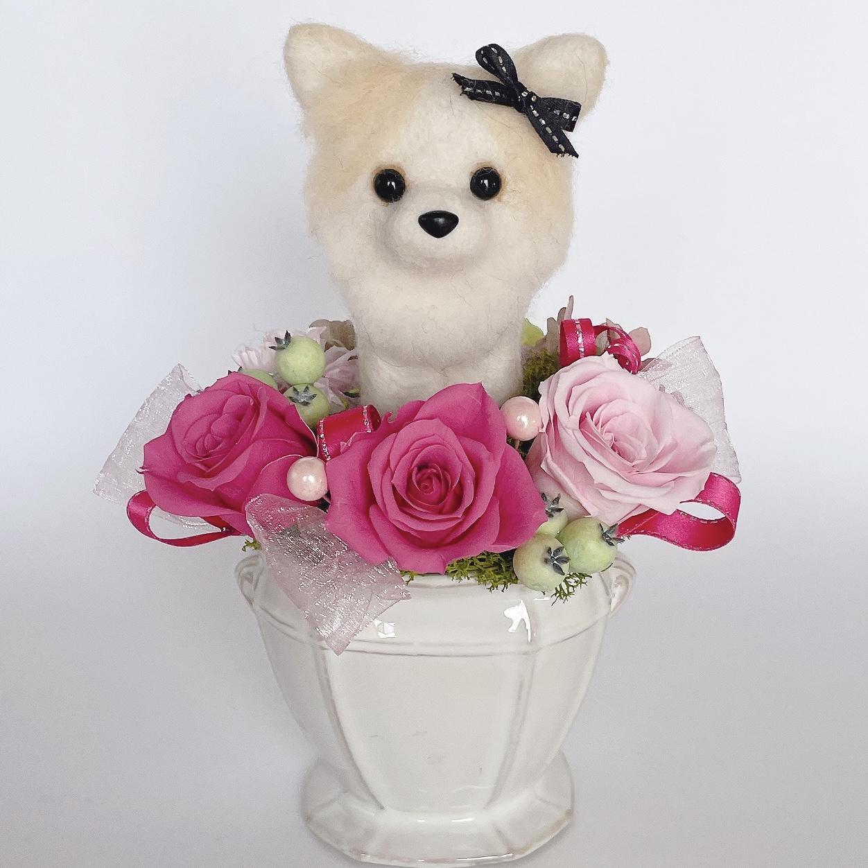 ロングコートチワワ（クリーム）のプリザーブドフラワーアレンジメント（ピンク）　犬　母の日