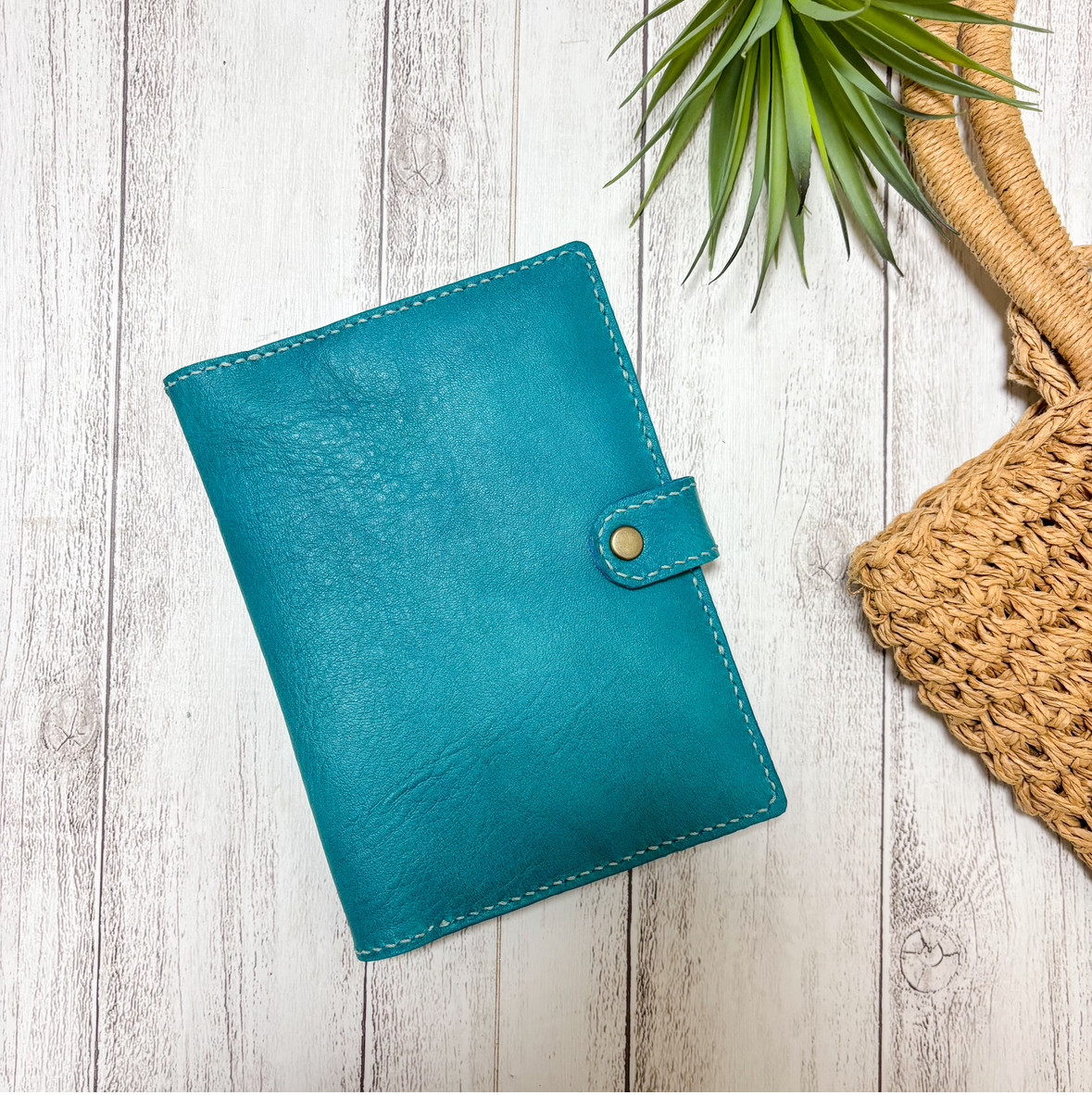 A5サイズ　母子手帳ケース　レザークラフト  マルチケース　パスポートケース  ターコイズ　本革　革　お薬手帳ケース