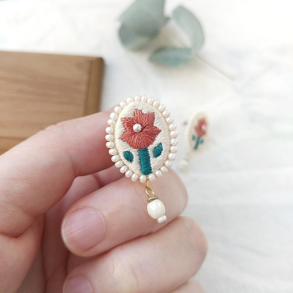 Petit Yura Flower &lt;珊瑚&gt; 刺繡耳環 / 耳環 第5張的照片