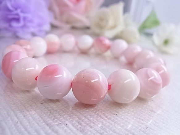 【大粒】苺ミルクのような希少石♡クィーンコンクシェル10㎜♡幸せ女子のお守り♡ホワイト&ピンク 天然石ブレスレットE8♡ 18枚目の画像