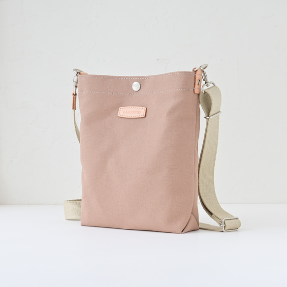 Sサイズ/20色展開/倉敷産帆布×ヌメ革♩軽量でペットボトルも入る便利なショルダーバッグ#ミルクティーベージュ 4枚目の画像