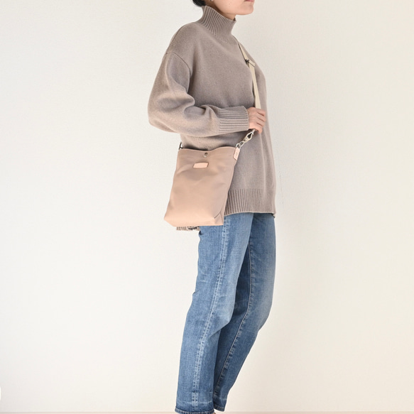 Sサイズ/20色展開/倉敷産帆布×ヌメ革♩軽量でペットボトルも入る便利なショルダーバッグ#ミルクティーベージュ 3枚目の画像