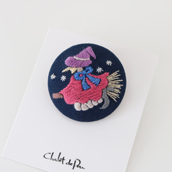 ハロウィン♪夜空と魔女　手刺繍ブローチ 4枚目の画像
