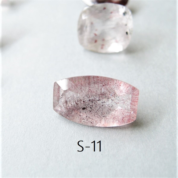 【S系列】Elestial石英趣味造型寶石項鍊，約40厘米，醫用級不銹鋼 第11張的照片