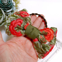 ＼新作／ インド刺繍 リボン ヘアゴム ヘアアクセサリー 花柄 カーキ 3枚目の画像