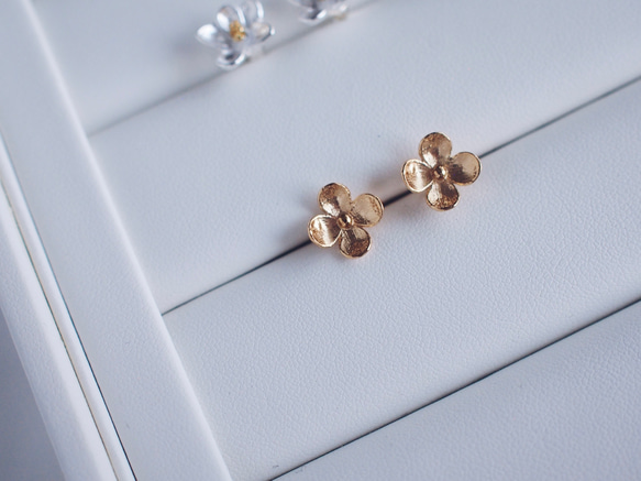 送料無料【24KGP（SV925）】花フラワー スタッドピアス  ゴールド　シンプル　silver925 3枚目の画像