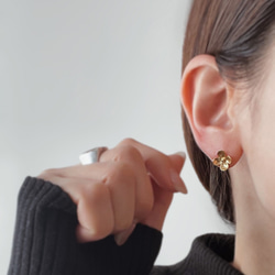 送料無料【24KGP（SV925）】花フラワー スタッドピアス  ゴールド　シンプル　silver925 2枚目の画像