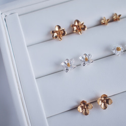 送料無料【24KGP（SV925）】花フラワー スタッドピアス  ゴールド　シンプル　silver925 4枚目の画像