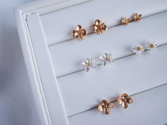 送料無料【24KGP（SV925）】花フラワー スタッドピアス  ゴールド　シンプル　silver925 4枚目の画像