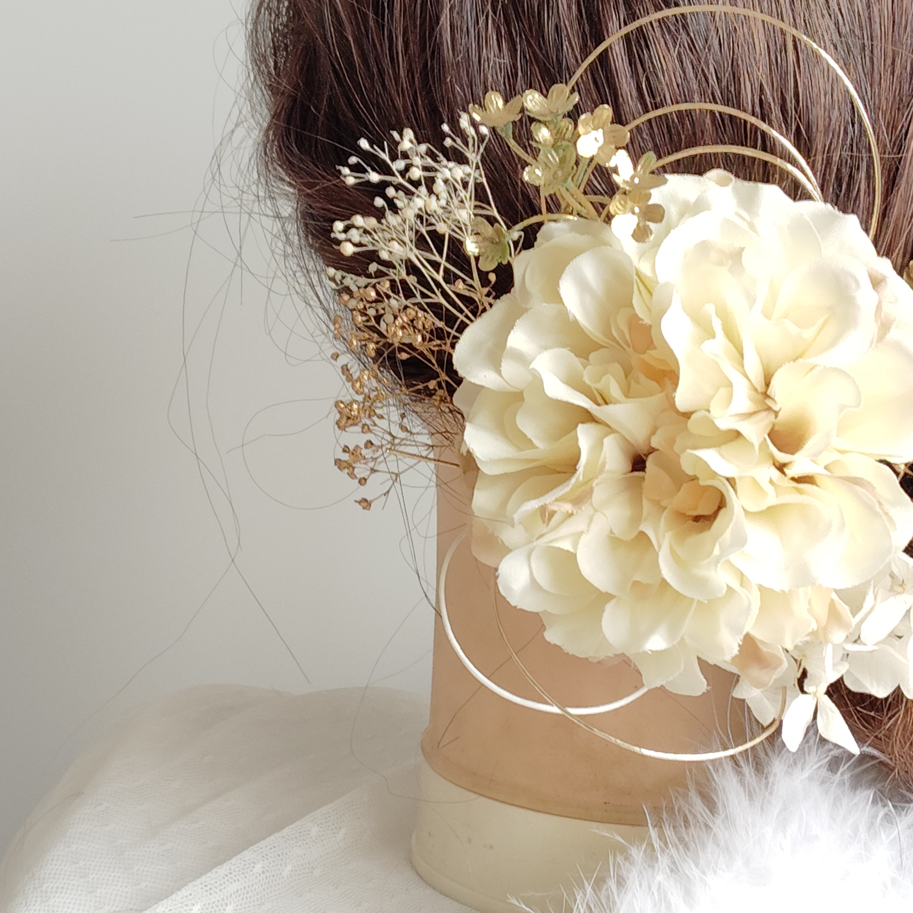 結花＿＿ダリアと林檎の花の髪飾り　卒業式　成人式 　結婚式　髪飾り 　白無垢　色打掛　振袖　着物　袴　和装　白金