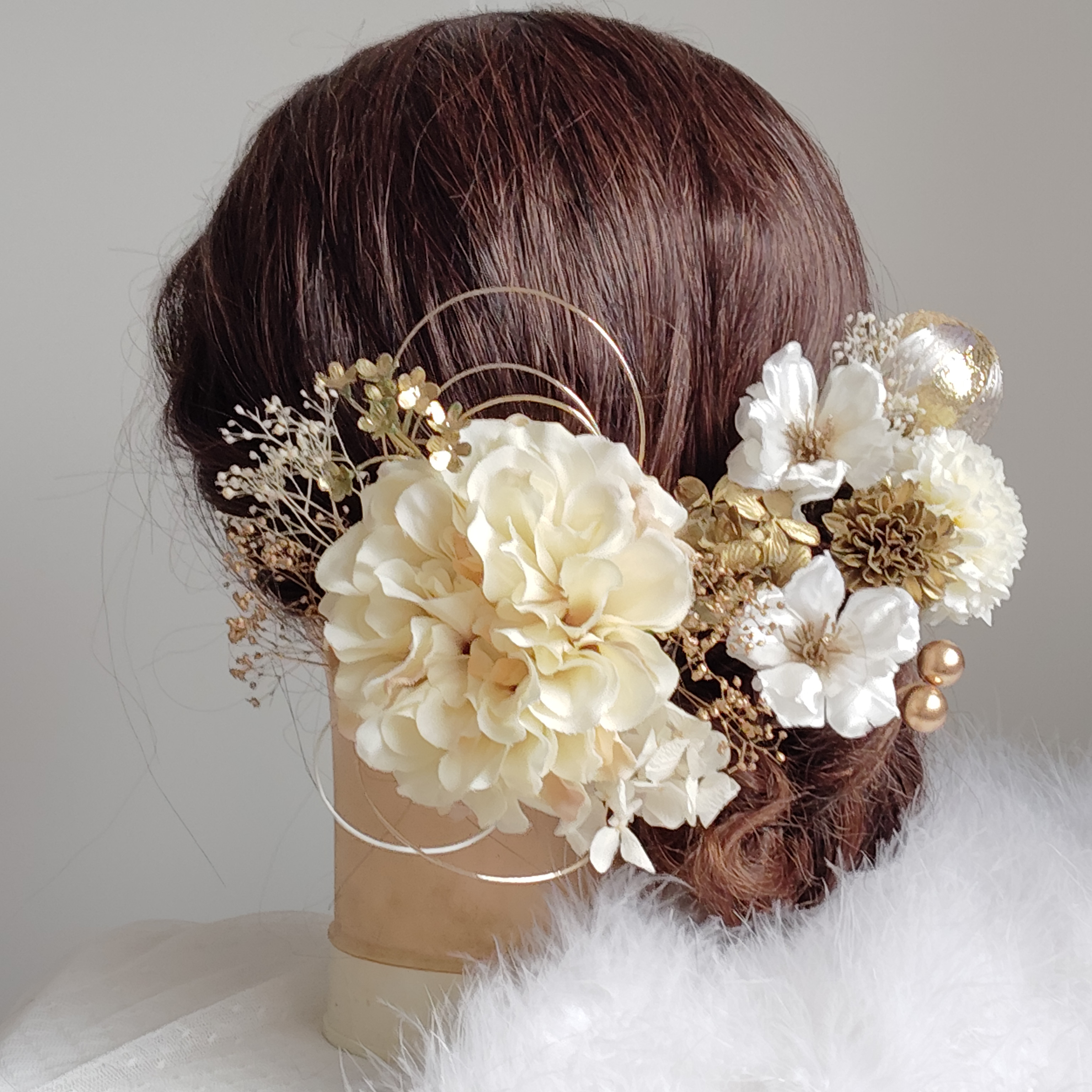 結花＿＿ダリアと林檎の花の髪飾り　卒業式　成人式 　結婚式　髪飾り 　白無垢　色打掛　振袖　着物　袴　和装　白金