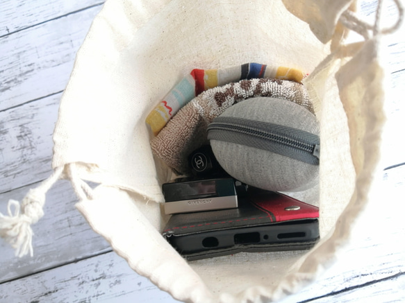 【刺繍】茶色のパン　巾着袋　ポーチ　生成り　 4枚目の画像