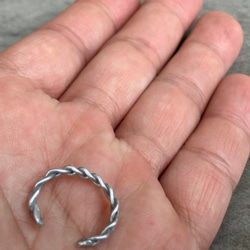 海で付けたい！付けっぱなしＯＫのアレルギー対応素材で作った三つ編みデザインのトゥーリング【送料無料】※フリーサイズ 10枚目の画像
