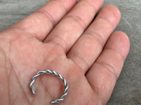 海で付けたい！付けっぱなしＯＫのアレルギー対応素材で作った三つ編みデザインのトゥーリング【送料無料】※フリーサイズ 10枚目の画像