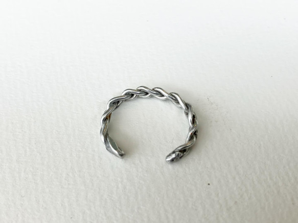 海で付けたい！付けっぱなしＯＫのアレルギー対応素材で作った三つ編みデザインのトゥーリング【送料無料】※フリーサイズ 3枚目の画像